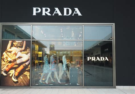 civitanova tenda de vestite prada|Prada outlet Italy at Castagno outlet Civitanova Marche.